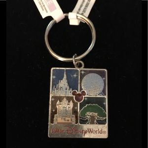 Disney four Parks logo keychain